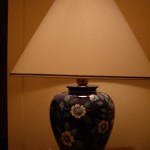 lampada blu e bianca
